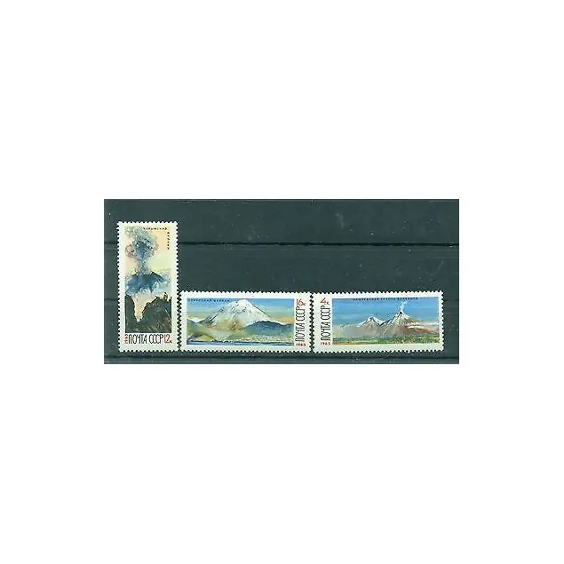 URSS 1965 - Y & T n. 3033/35 - Volcans de Kamtchatka (Michel n. 3138/40) Gros Lot