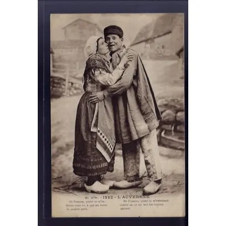 Carte postale 63 - L' Auvergne - couple de paysan - Voyage - Dos divise Populaire