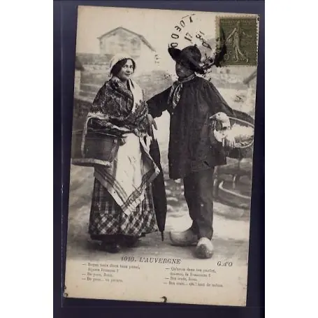 Carte postale 63 - l' Auvergne - une femme et un homme en costume d'epoque - Voyage - Dos d Artisanat