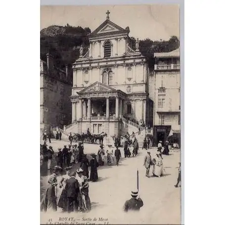 Prix Réduit Carte postale 63 - Royat - Sortie de Messe - Animee