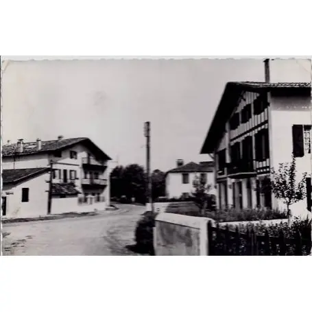 Carte postale 64 - Larressore - La rue principale - Voyage - Dos divise Meilleure Vente
