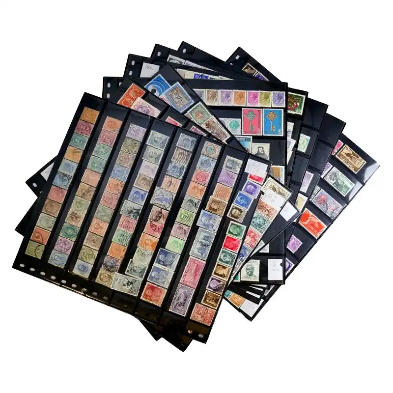 Populaire Lot de timbres d'Italie 1863-2002 neufs et oblitérés sur feuilles d'album.