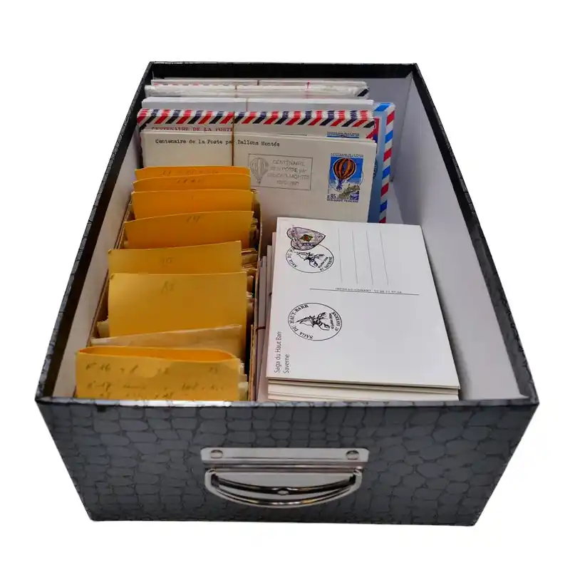 Top Qualité France lot d'entiers postaux et divers cachets pour revente en une boite.