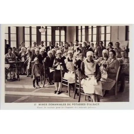 Premium Carte postale 68 - Mines domaniales de Potasses d'Alsace - Cours de couture pour les femmes