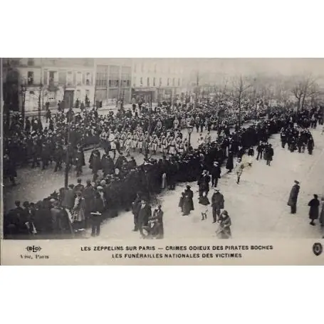 Carte postale 75 - Funerailles Nationales des victimes Bon Marché