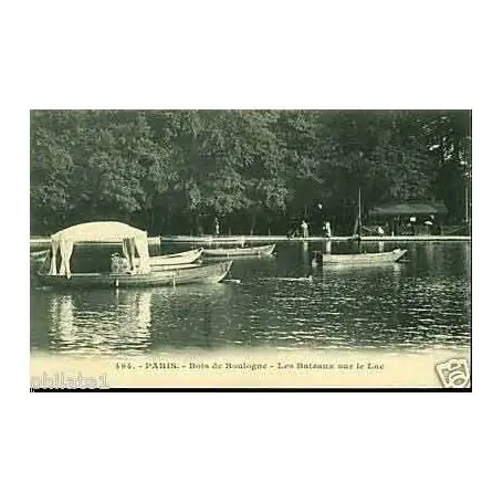 Carte postale 75 - Paris -Le bois de boulogne -Les bateaux sur le lac Bon Marché