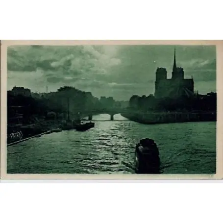 Carte postale 75 - Un coucher de soleil derriere Notre-Dame Garantie Incluse