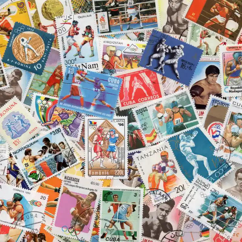 Boxe 50 timbres thématiques tous différents. Réduction