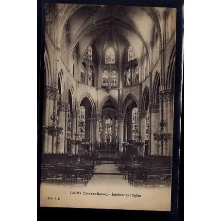 Carte postale 77 - Lagny - Interieur de l' eglise - Voyage - Dos divise Acheter Direct
