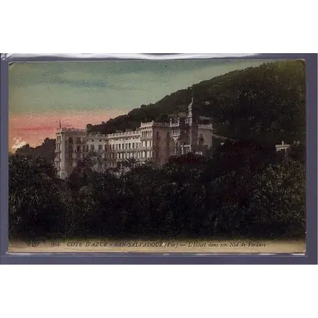 Carte postale 83 - San-Salvadour - l' Hotel dans son nid de verdure - Non voyage - Dos di Premium