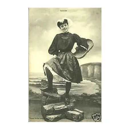 Carte postale 85 - Jeune sablaise et son panier Acheter En Ligne