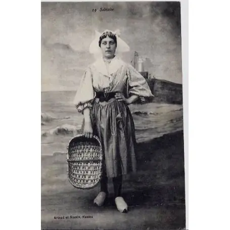 Carte postale 85 - Les sables d'Olonne -Sablaise - Voyage - Dos divise Populaire