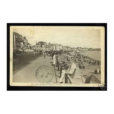 Carte postale 85 - Sables-d'Olonne - Le remblai et la plage Satisfait Ou Remboursé