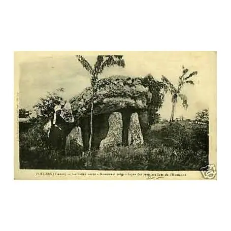 Carte postale 86 - Poitiers - La pierre levee - Monument megalithique Bon Marché
