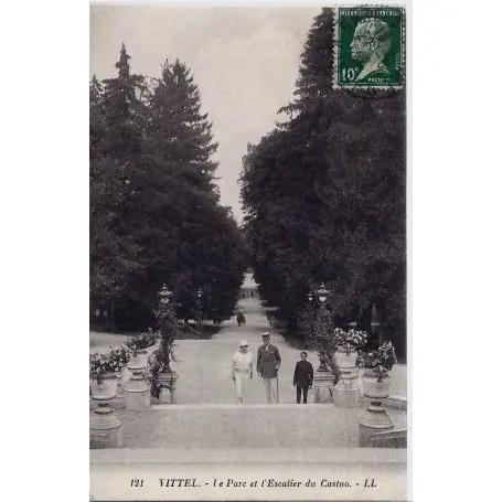 Carte postale 88 - Vittel - Le Parc et escalier du casino Pas Cher