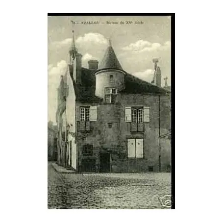 Carte postale 89 - AVALLON - MAISON DU XVe SIECLE Expédition Rapide
