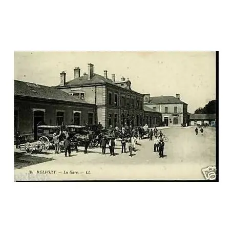 Prix Promo Carte postale 90 - Belfort - Fiacres devant la gare - Animee