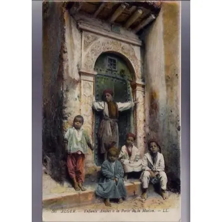 Algerie - Alger - Enfants arabes a la porte de la maison - Couleur Offre Limitée