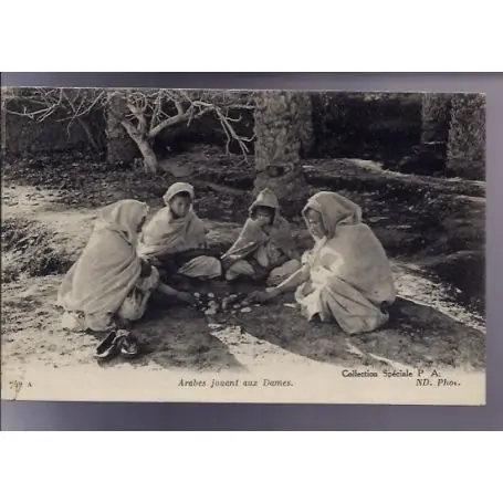 Algerie - Jeunes arabes jouant aux Dames Promotion Saisonnière