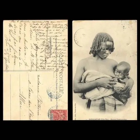 Tendance Madagascar - Femme Zaramanampy allaitant son enfant - Dechirure en haut a droite - 1908