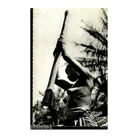 Must-Have Afrique noire - Pileuse de Mil seins nus