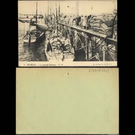 Meilleure Qualité Senegal - Le port de Rufisque - Bateaux - Animee - Un petit trou