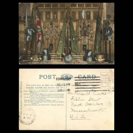 Acheter Direct GB - Group of old scottish arms and colours in banqueting hall - Edinburg Castle