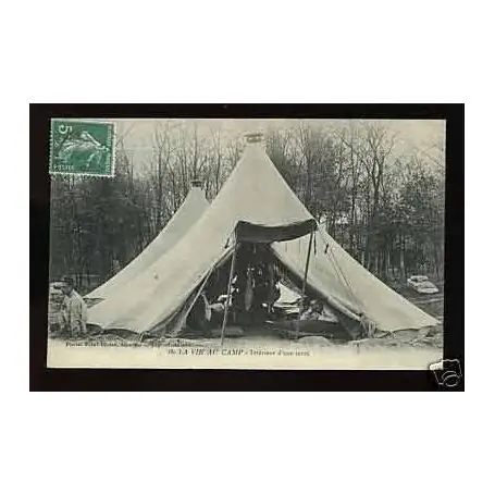 La vie au camp - L'interieur d'une tente Jusqu’à Épuisement Des Stocks