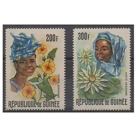 Haute Qualité Guinée - 1966 - No PA67/PA68 - Fleurs